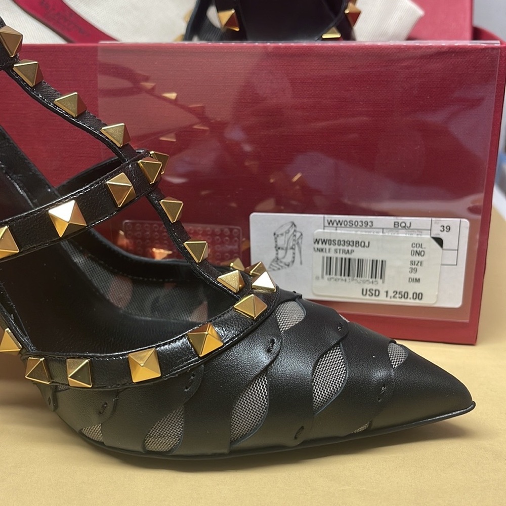 Valentino Garavani Rockstud t-strap - Picture 2 of 13